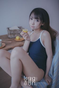 美女没穿衣服